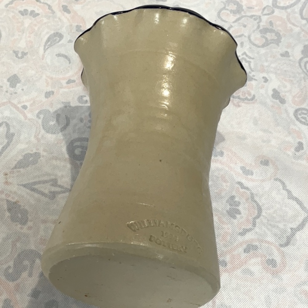 Williamsburg Pottery vase. 1994 Salt glaze. - Picture 3 of 7